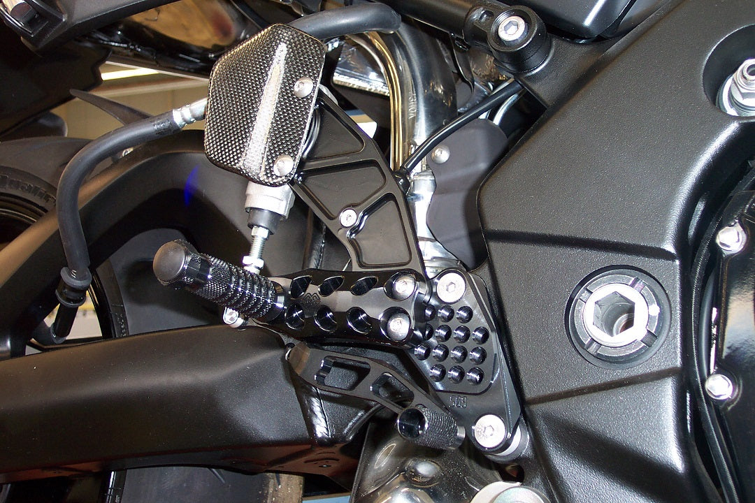 Gilles Fußrastenanlage AS31GT | verstellbar | ABE | passend für Suzuki GSX1300BK B-King - Modelle (2007-2012)