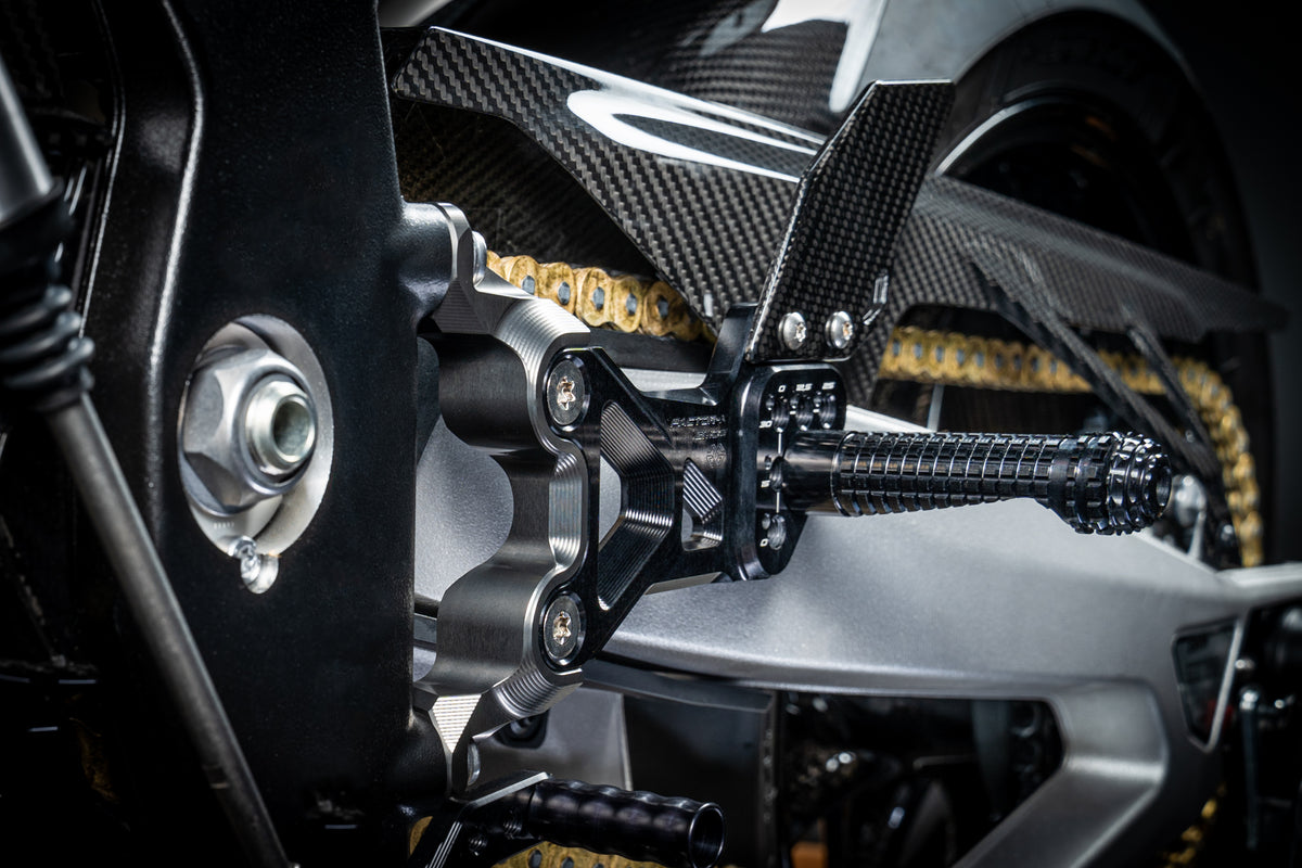 Gilles Fußrastenanlage FXR | TÜV-Teilegutachten | passend für BMW M 1000 RR & BMW S 1000 RR - Modelle