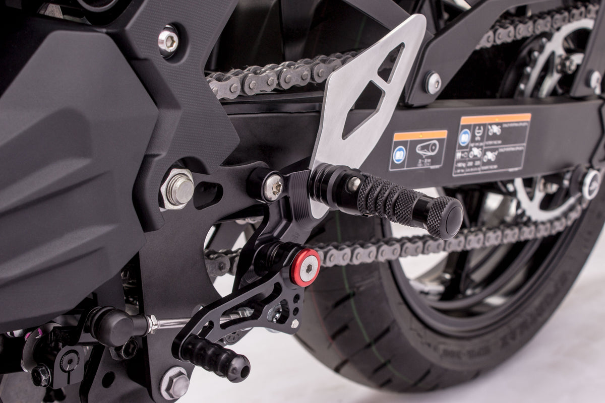 Gilles Fußrastenanlage FXR | TÜV-Teilegutachten | passend für Kawasaki Ninja 400 / 500 & Z500 - Modelle