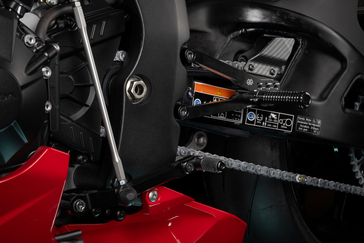Gilles Fußrastenanlage FXR2 | verstellbar | NUR RENNSTRECKE | passend für Honda CBR 1000 RR-R / SP SC82 - Modelle