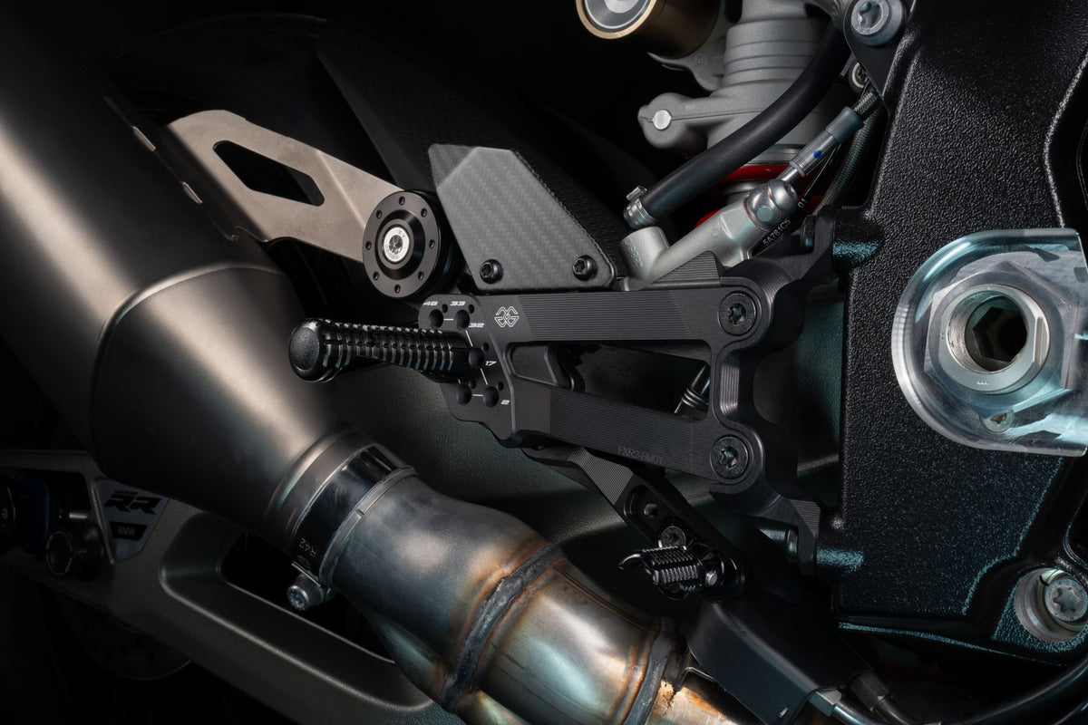 Gilles Fußrastenanlage FXR2 | verstellbar | NUR RENNSTRECKE | passend für BMW M 1000 RR & S 1000 RR - Modelle (2025-)