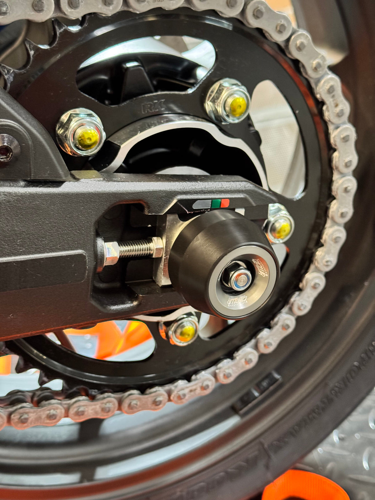 GSG Achspads GRIND | Vorderachse | 8-Farben | passend für Kawasaki Z900 / SE - Modelle (2017-)
