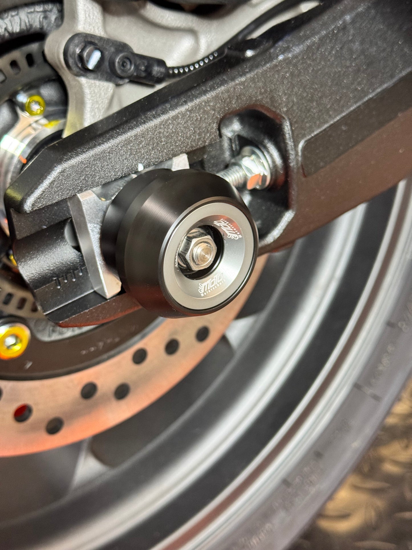 GSG Achspads GRIND | Vorderachse | 8-Farben | passend für Kawasaki Z900 / SE - Modelle (2017-)