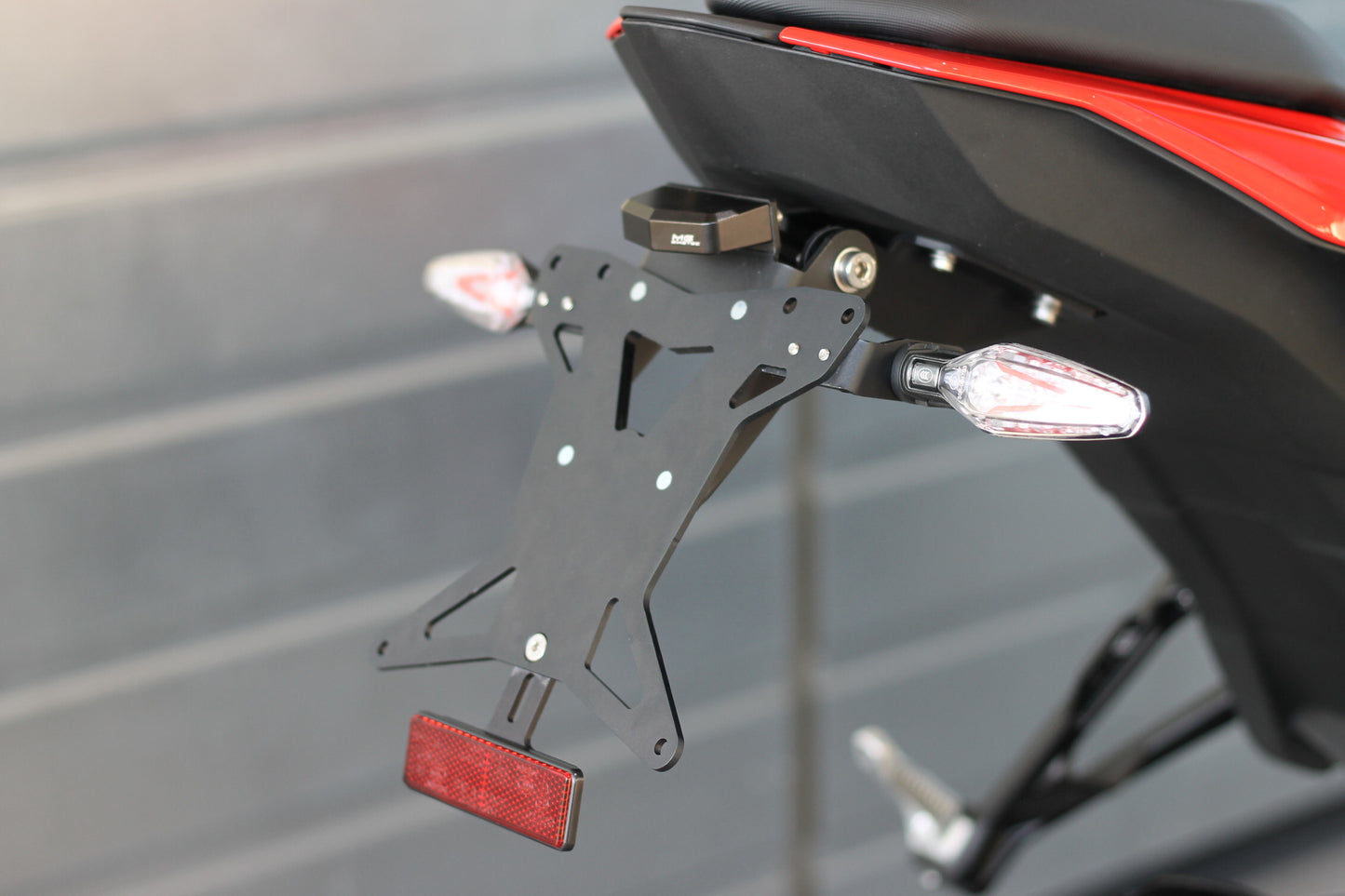 MG Biketec Kurzes Heck - Kennzeichenträger - Kennzeichenhalter | diverse Länder | passend für BMW S 1000 R - Modelle (2025)