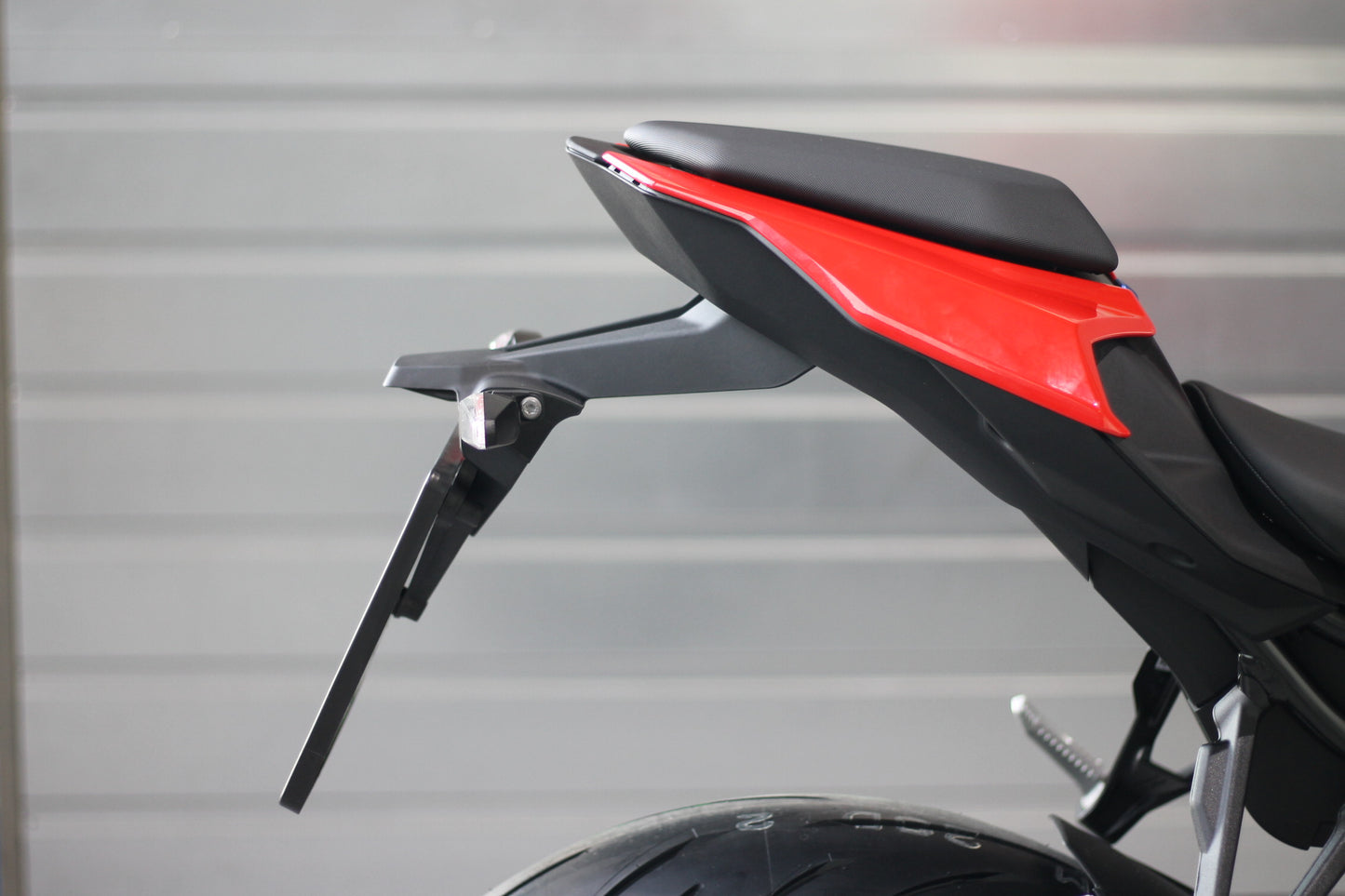 MG Biketec Kurzes Heck - Kennzeichenträger - Kennzeichenhalter | diverse Länder | passend für BMW S 1000 R - Modelle (2025)