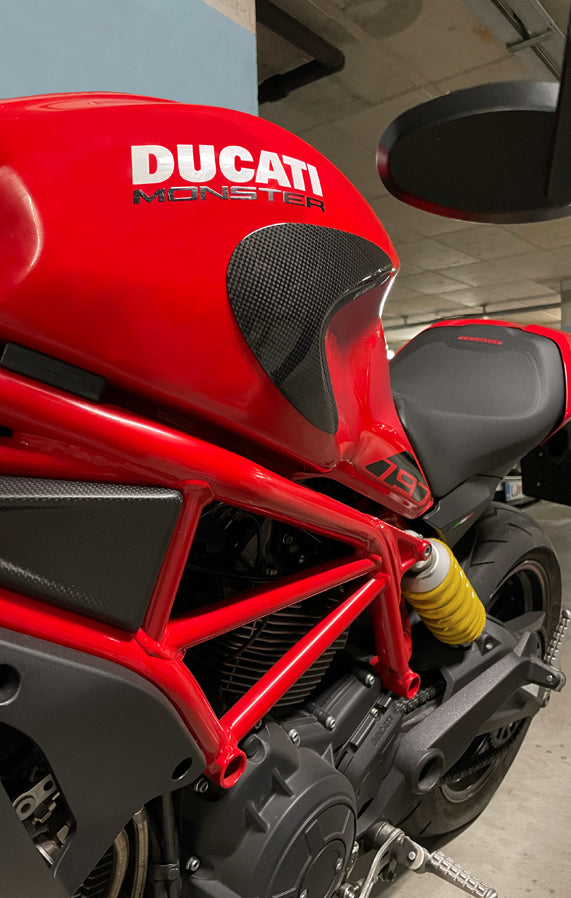 GS Carbotech | Tank Sliders | Carbon | passend für Ducati Monster - Modelle
