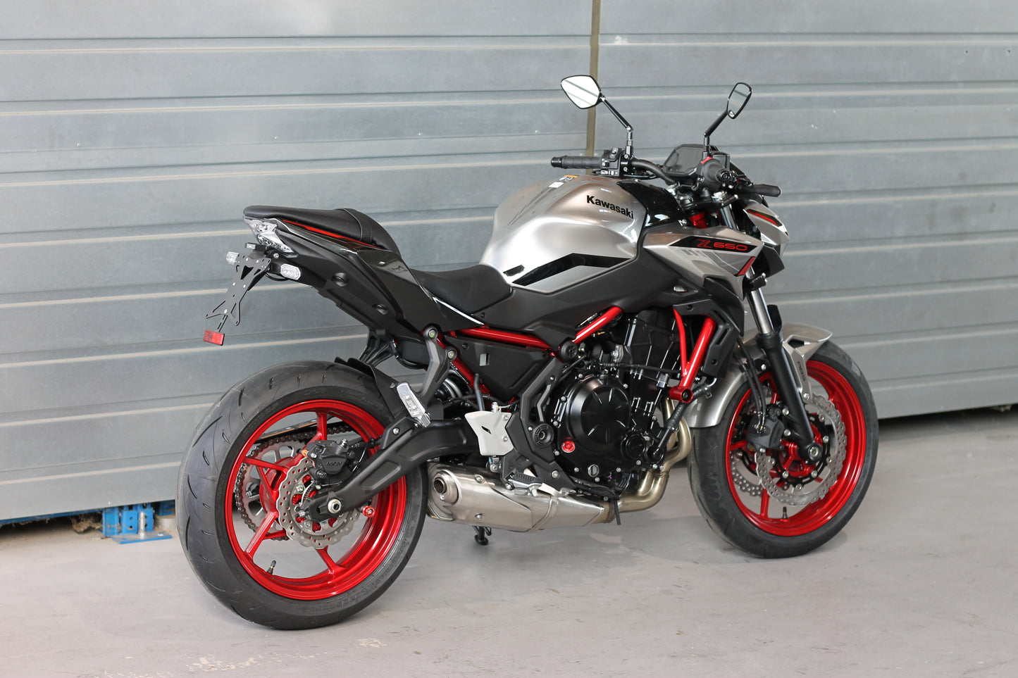 MG Biketec Kurzes Heck - Kennzeichenträger - Kennzeichenhalter | diverse Länder | passend für Kawasaki Z650 - Modelle (2023-2025)