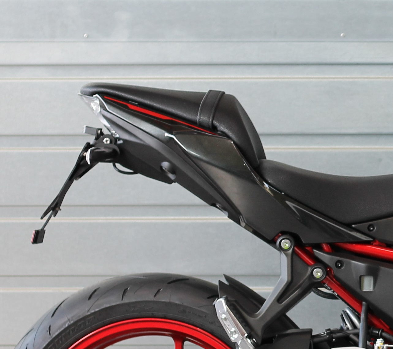 MG Biketec Kurzes Heck - Kennzeichenträger - Kennzeichenhalter | diverse Länder | passend für Kawasaki Z650 - Modelle (2023-2025)