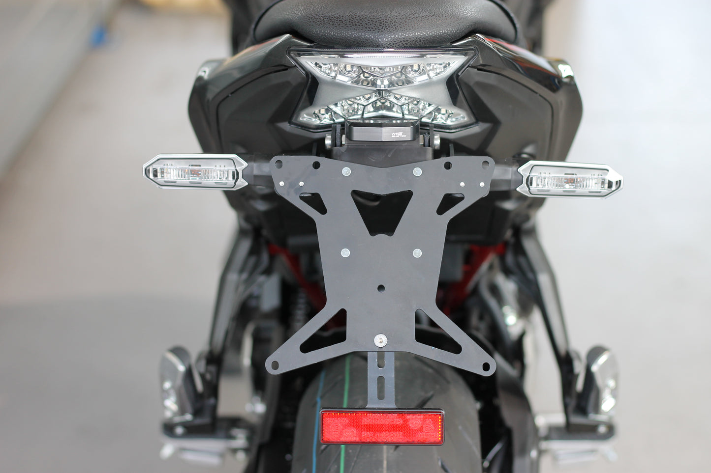 MG Biketec Kurzes Heck - Kennzeichenträger - Kennzeichenhalter | diverse Länder | passend für Kawasaki Z650 - Modelle (2023-2025)