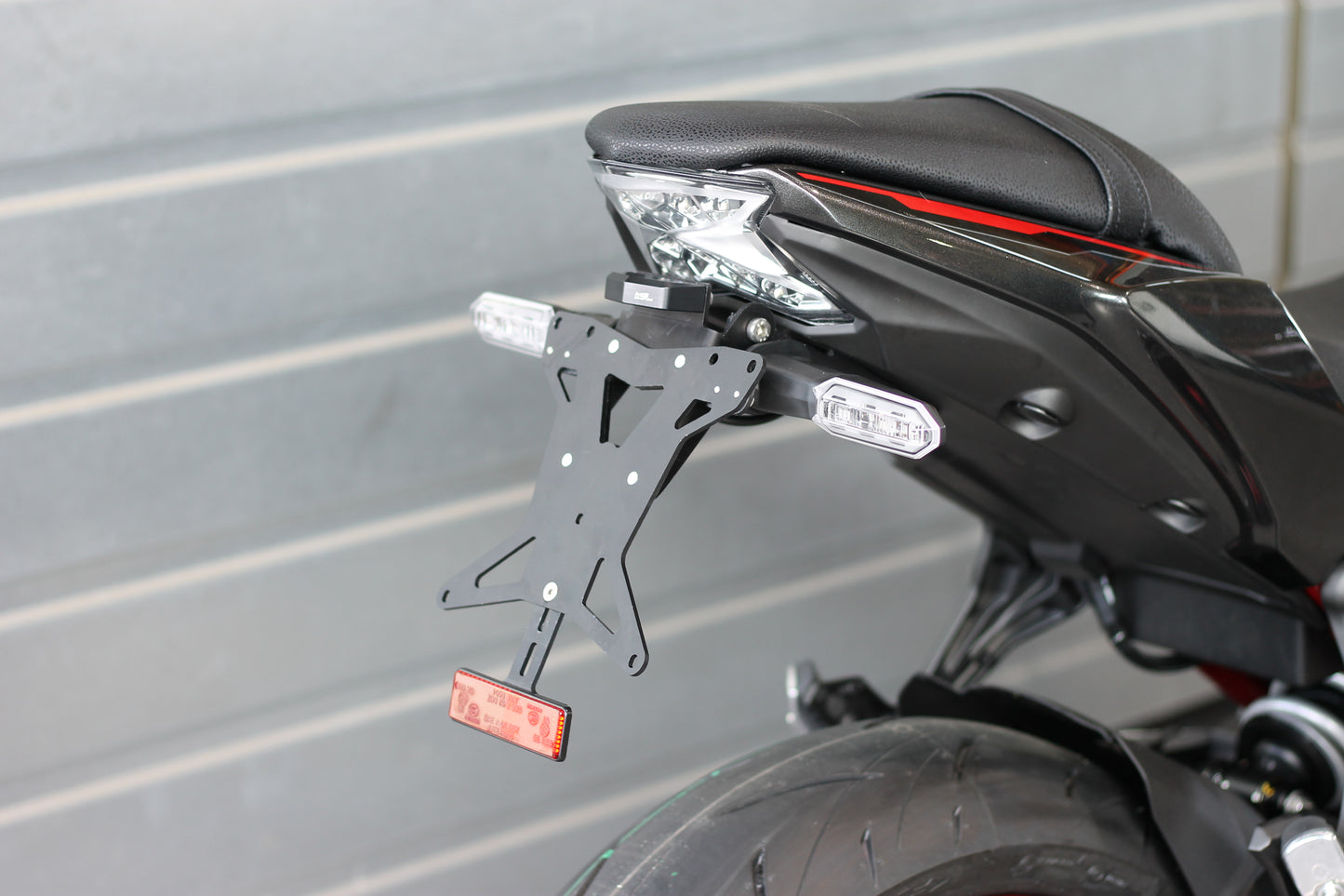 MG Biketec Kurzes Heck - Kennzeichenträger - Kennzeichenhalter | diverse Länder | passend für Kawasaki Z650 - Modelle (2023-2025)