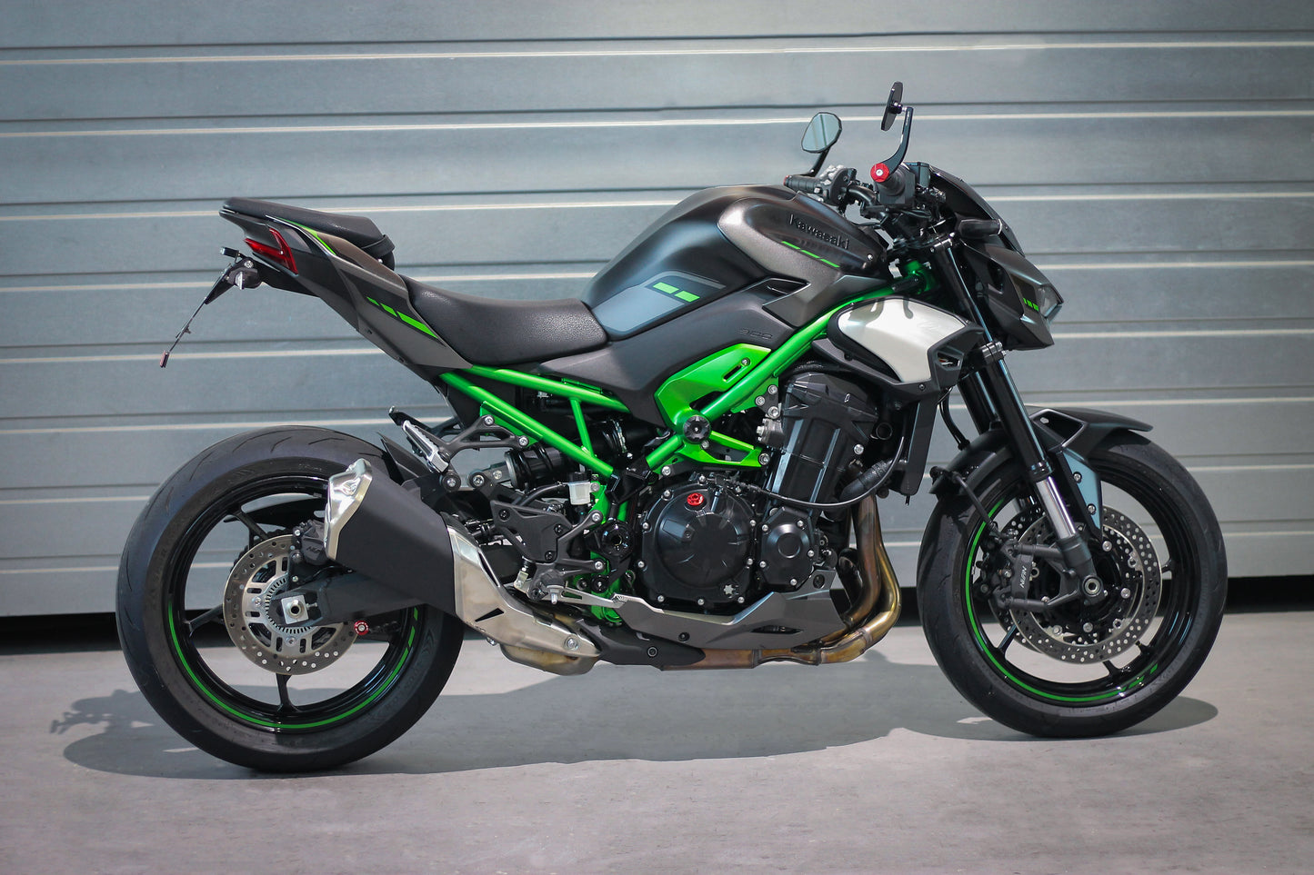 MG Biketec Kurzes Heck - Kennzeichenträger - Kennzeichenhalter | diverse Länder | passend für Kawasaki Z900 - Modelle (2025)