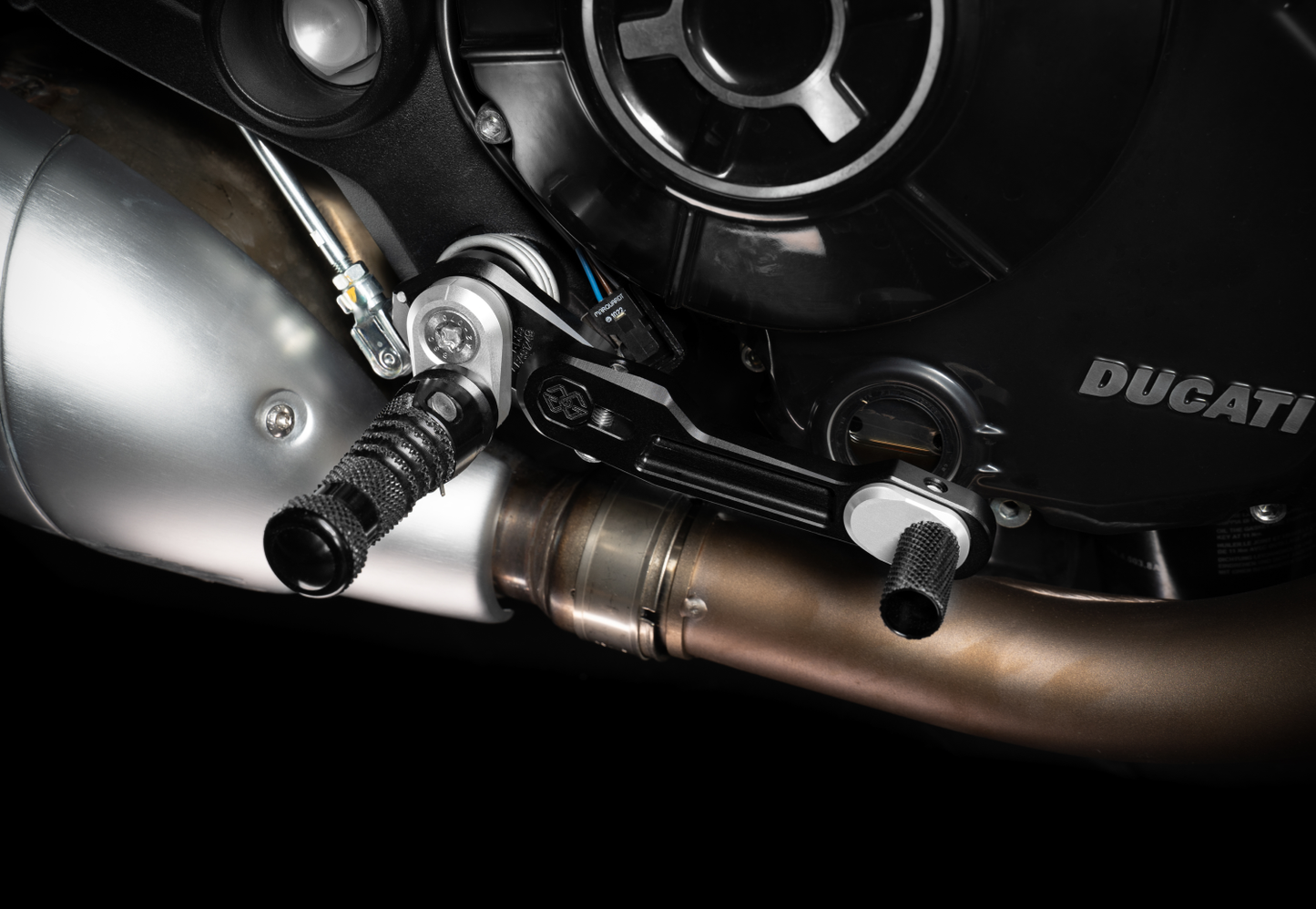 Gilles Fußrastenanlage RCT10GT | verstellbar | ABE | BLACK-SILVER | passend für Ducati Scrambler - Modelle (2023-)
