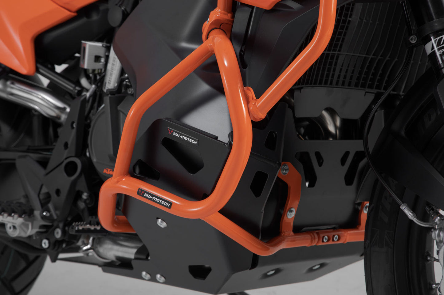 SW-Motech Adventure-Set Schutz | Orange. KTM 790 Adv/R (19-), 890 Adv/R (20-22).
