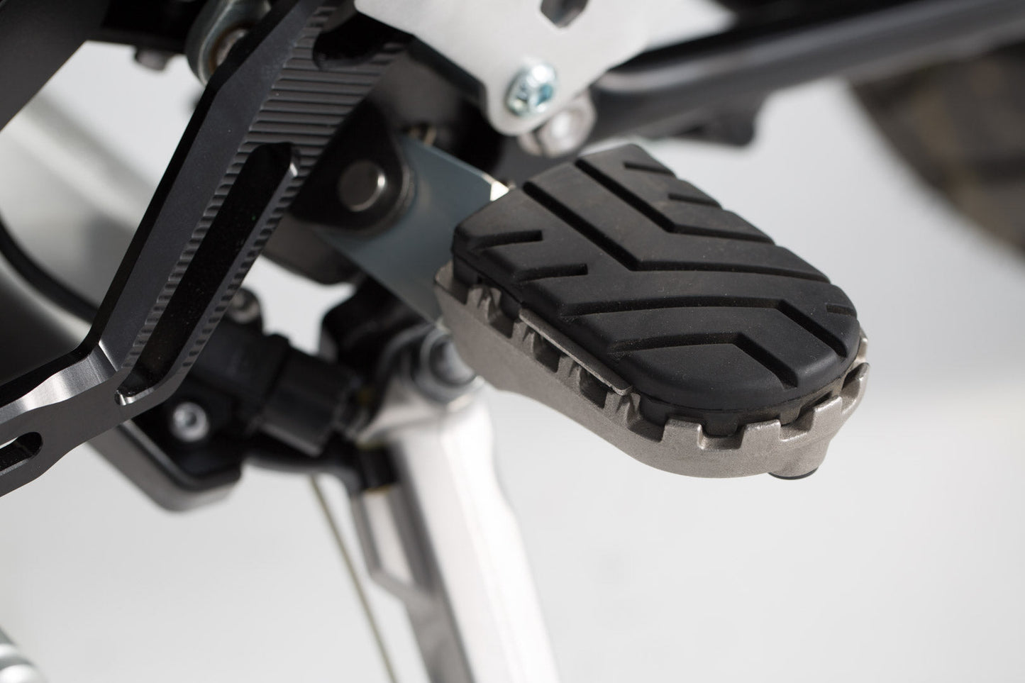 SW-Motech ION Fußrasten-Kit | Schwarz. Triumph Tiger 800/ 900/ 1200, Scram 1200.