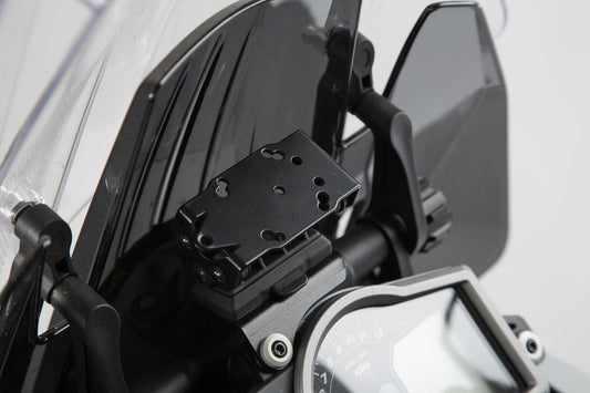 SW-Motech Navi-Halter im Cockpit | Schwarz. KTM 790 / 890 Adv, Husqv. Norden 901.