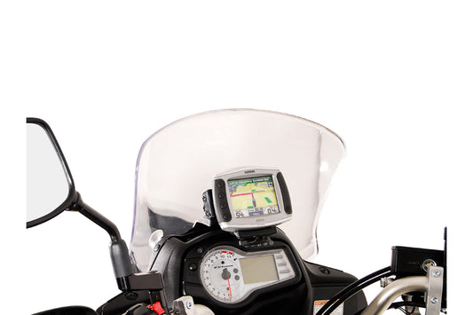SW-Motech Navi-Halter im Cockpit | Schwarz. KTM 890 Adv (22-), 890 SM T (23-).