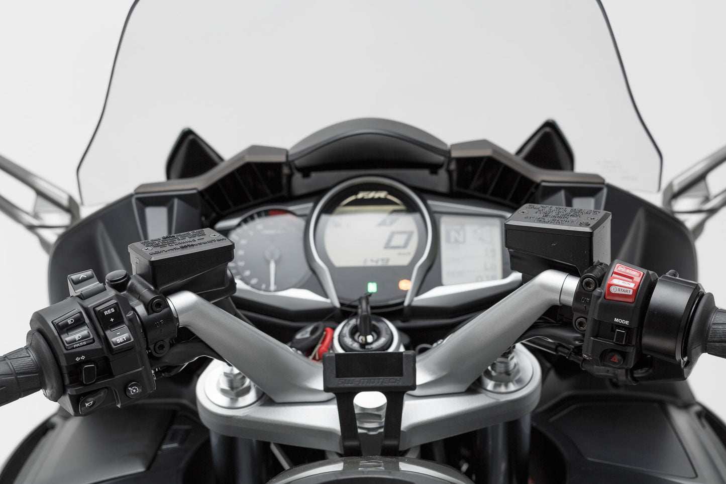 SW-Motech Navi-Halter am Lenker | Schwarz. Yamaha FJR 1300 (04-).