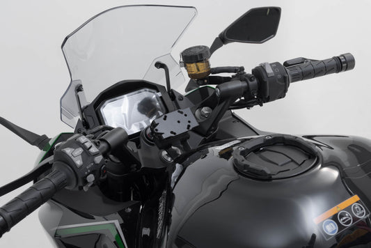 SW-Motech Navi-Halter im Cockpit | Schwarz. BMW R 1300 GS (23-) / Adventure (24-).
