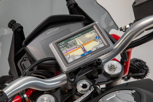 SW-Motech Navi-Halter im Cockpit | Schwarz. Triumph Tiger 800/800 XC, XR (10-17).