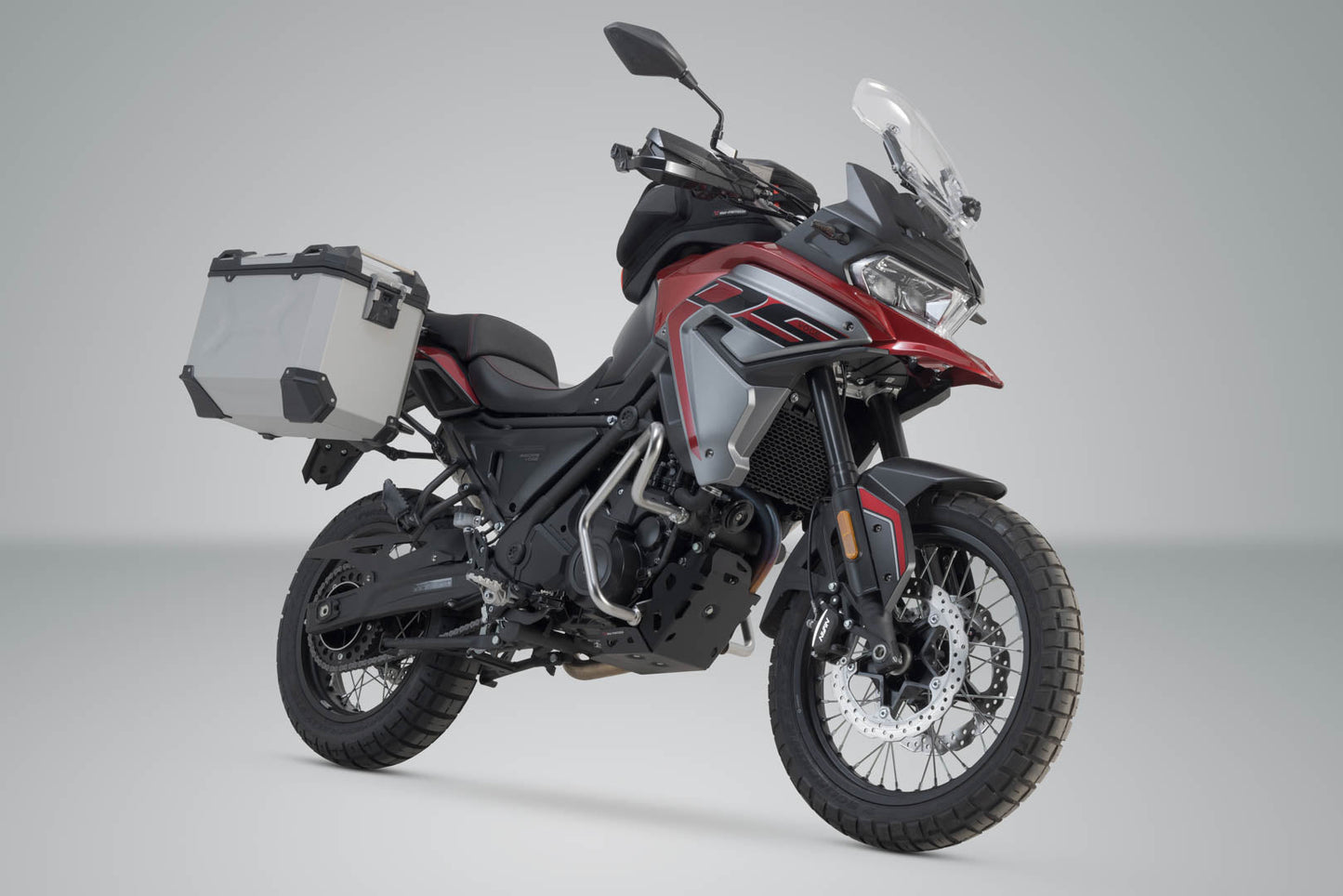 SW-Motech TRAX ADV Alukoffer-System | Silbern. 37/45 l. Voge 650 DS/X (22-).