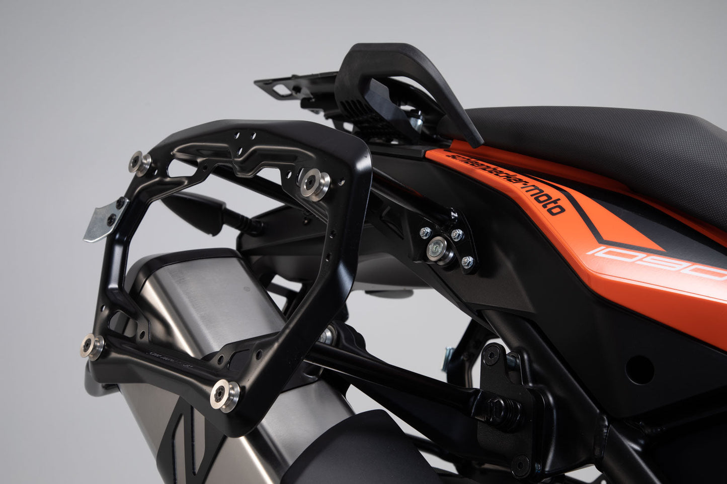 SW-Motech TRAX ADV Alukoffer-System | Silbern. 45/37 l. Husqvarna Norden 901 (21-).