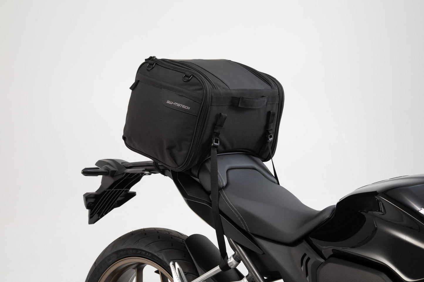 SW-Motech ION M Hecktasche | 26-36 l. Schwarz. 600D Polyester / Soft-Vinyl.