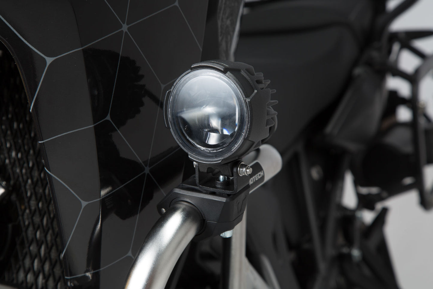 SW-Motech EVO Nebelscheinwerfer-Kit Universal | Schwarz. Mit Sturzbügelklemmen für Scheinwerfer.