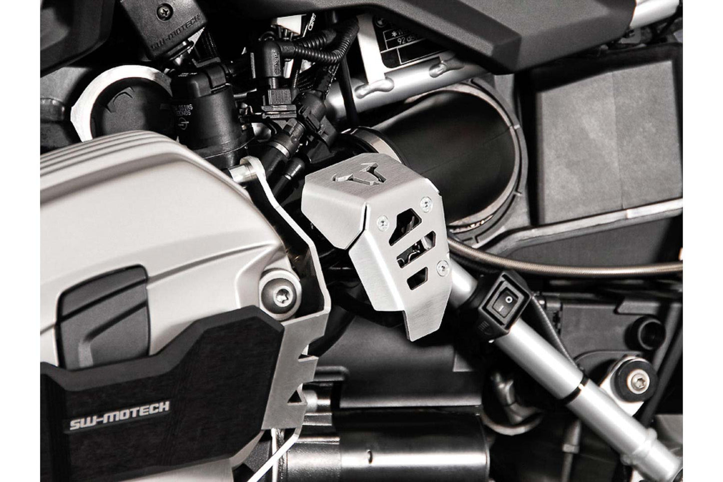 SW-Motech Bremsflüssigkeitsbehälter-Schutz | Silbern. BMW-, Ducati-, KTM-, Husqvarna-Modelle.