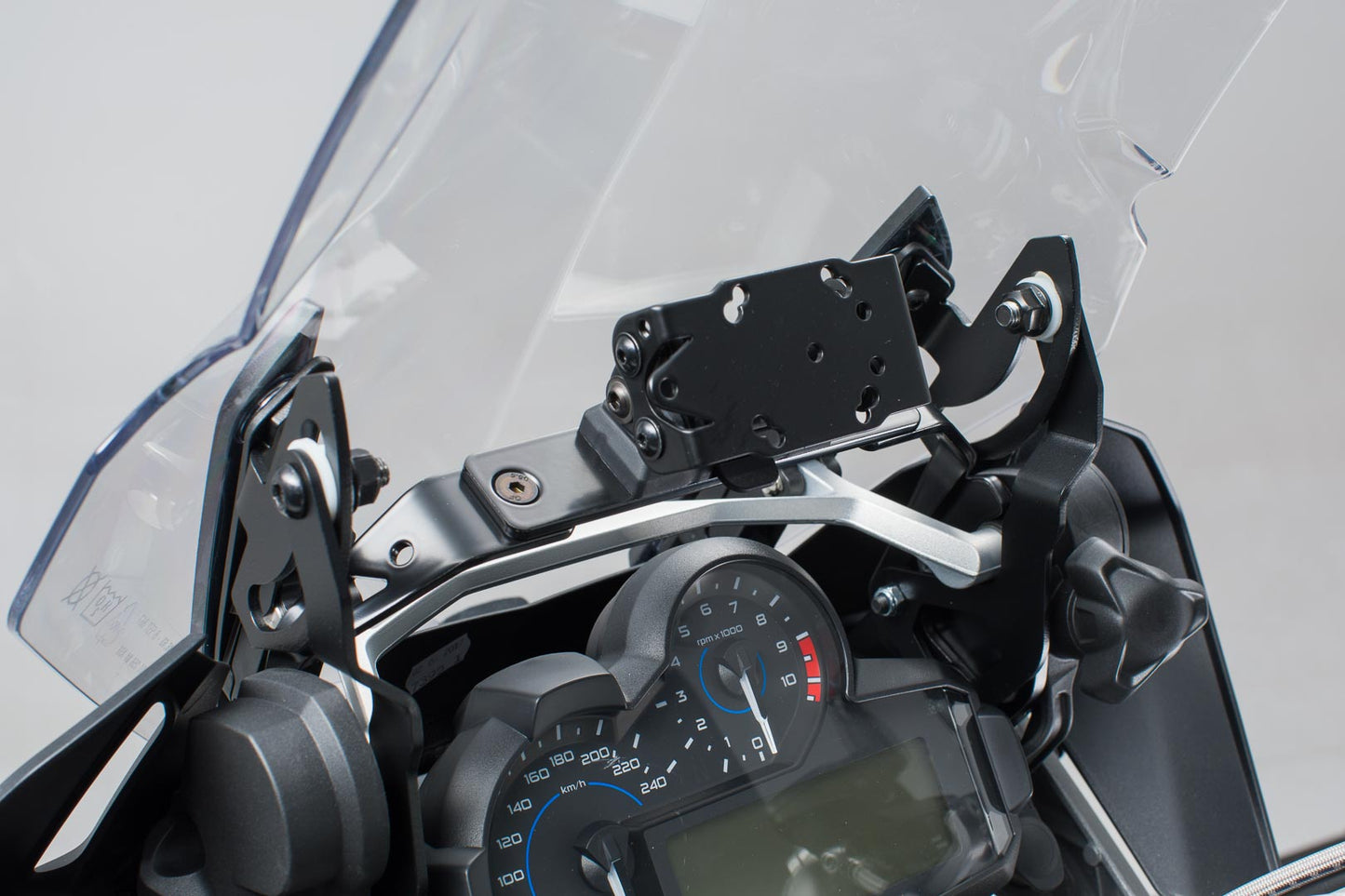 SW-Motech Bremsflüssigkeitsbehälter-Schutz | Silbern. BMW R nineT Modelle (14-).