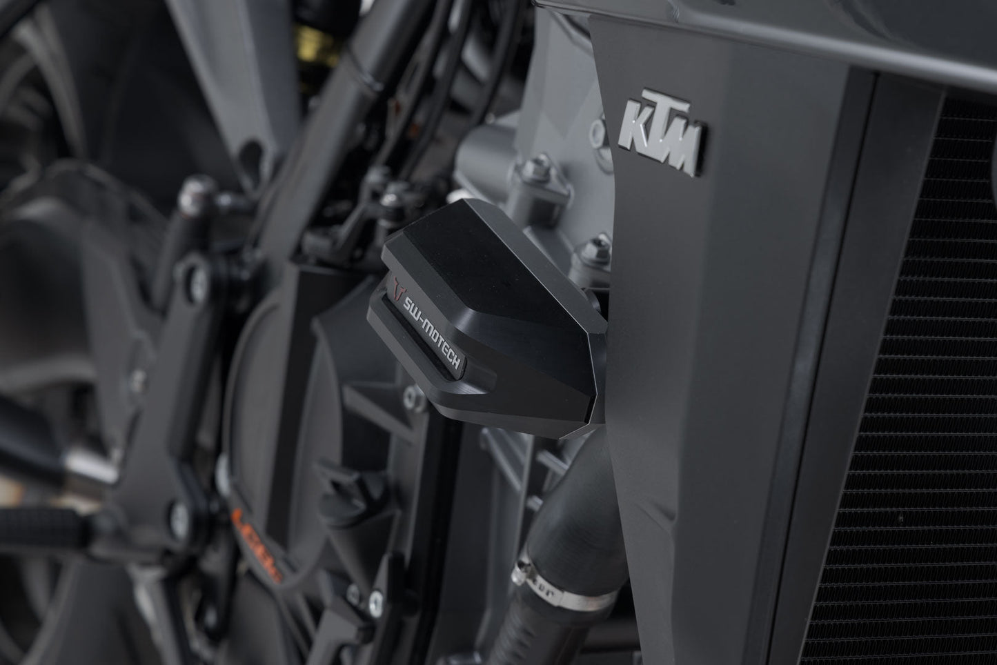SW-Motech Sturzpad-Kit | Schwarz. KTM 990 Duke (23-).