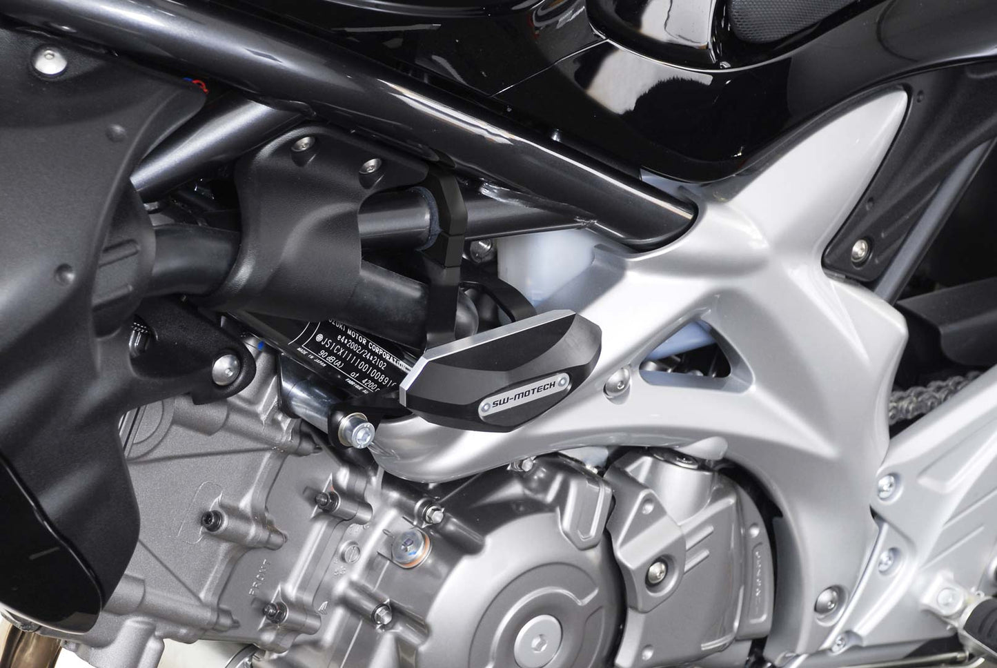SW-Motech Sturzpad-Kit | Schwarz. SFV650 Gladius (09-16) / SV650 (15-).