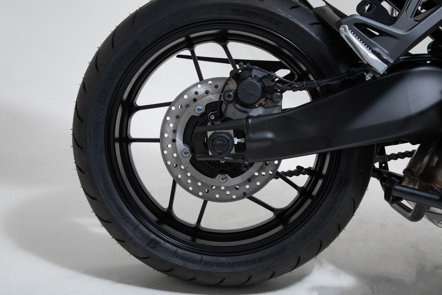 SW-Motech Sturzpad-Kit für Hinterachse | Schwarz. Yamaha Tracer 9 / GT (20-).