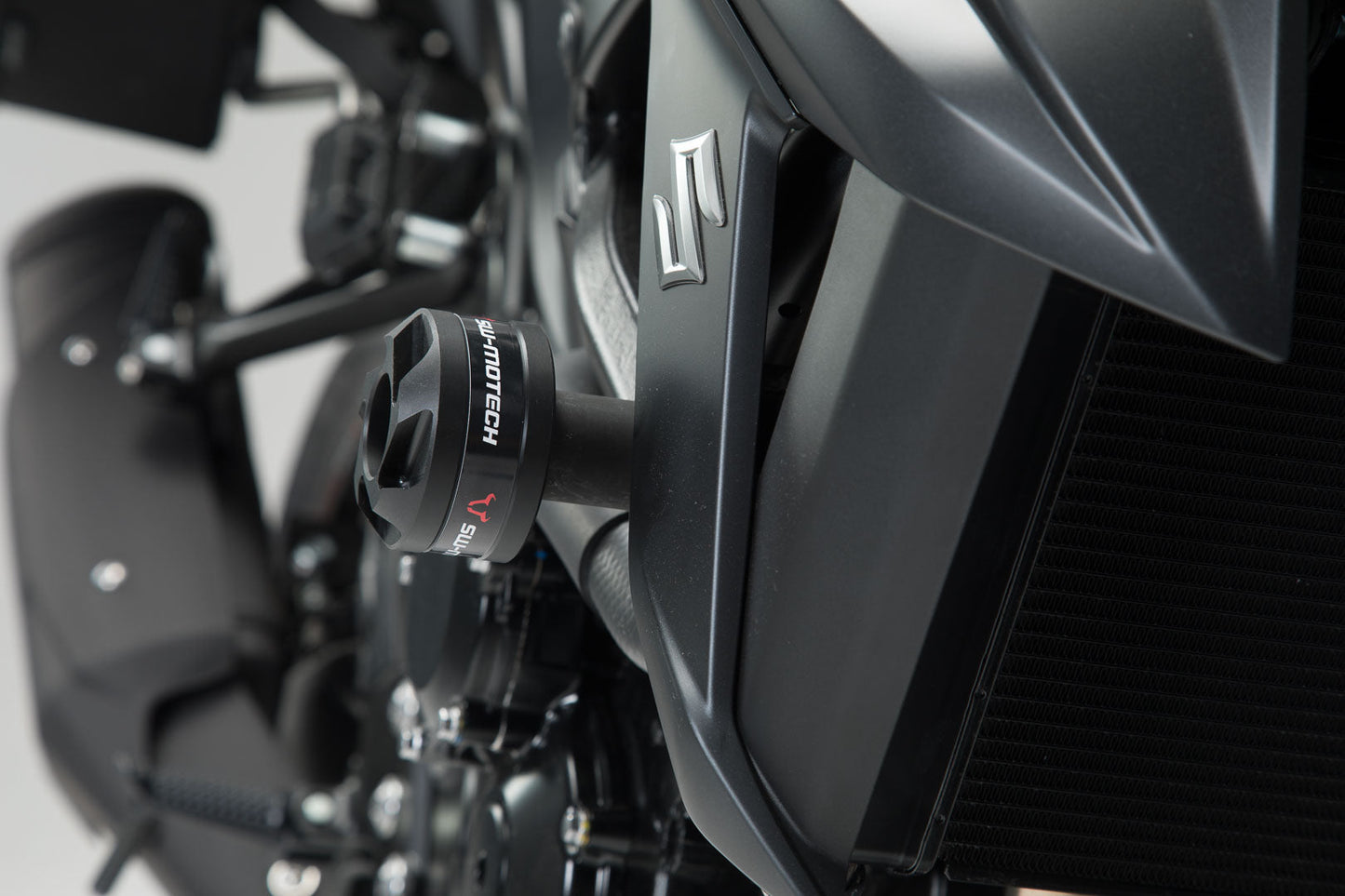 SW-Motech Sturzpad-Kit | Schwarz. Yamaha MT-03 (16-)/Suzuki GSX-S750 (17-).