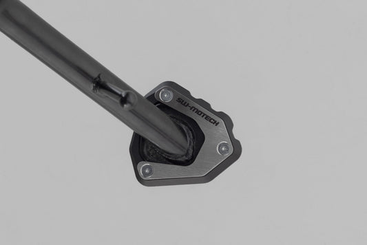 SW-Motech Seitenständerfuß-Verbreiterung | Schwarz/Silbern. Honda CRF1100L/CRF1100L AS (19-).