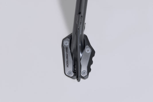 SW-Motech Seitenständerfuß-Verbreiterung | Schwarz/Silbern. Suzuki-Modelle.