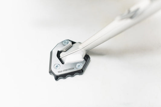 SW-Motech Seitenständerfuß-Verbreiterung | Schwarz/Silbern. BMW R 1200/1250 GS Adv, Rallye.