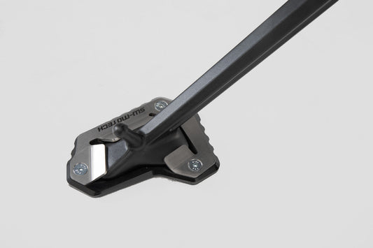 SW-Motech Seitenständerfuß-Verbreiterung | Schwarz/Silbern. Triumph Speed 400/Scrambler 400X.