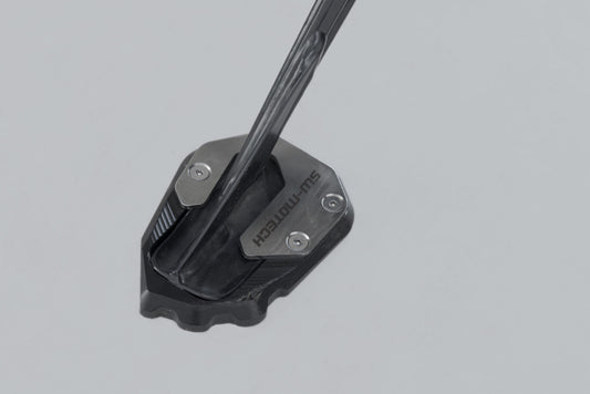 SW-Motech Seitenständerfuß-Verbreiterung | Schwarz/Silbern. Moto Guzzi V85 TT (24-).