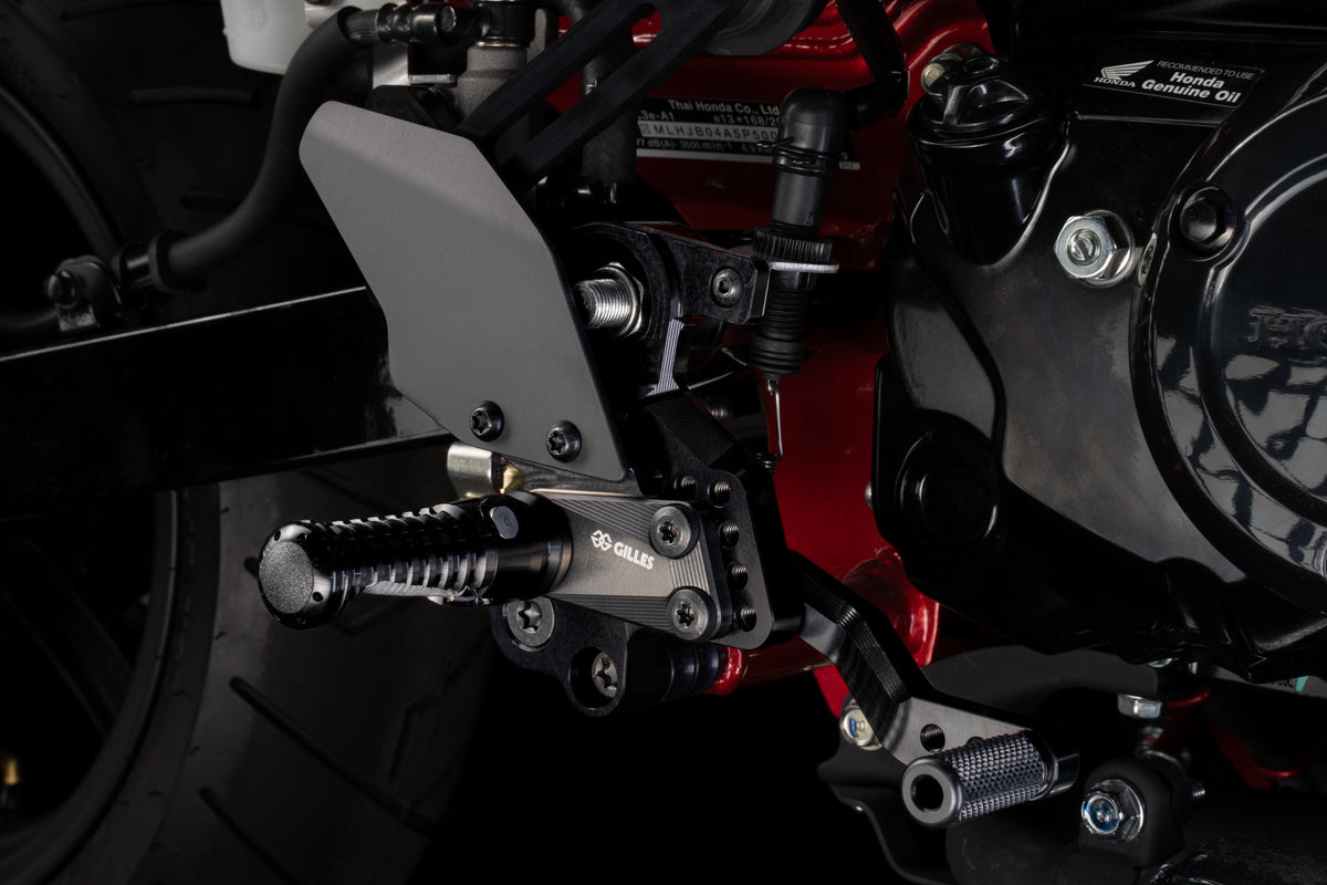 Gilles Fußrastenanlage AS31GT3 | verstellbar | ABE | passend für Honda DAX 125 - Modelle (2022-2025)