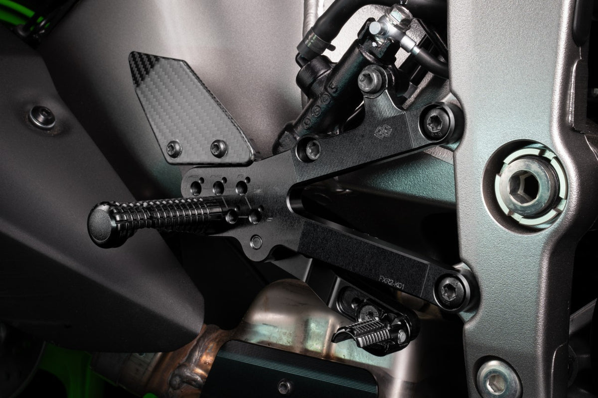 Gilles Fußrastenanlage FXR2 | verstellbar | passend für Kawasaki ZX-6R (ZX636J) - Modelle (2023-)