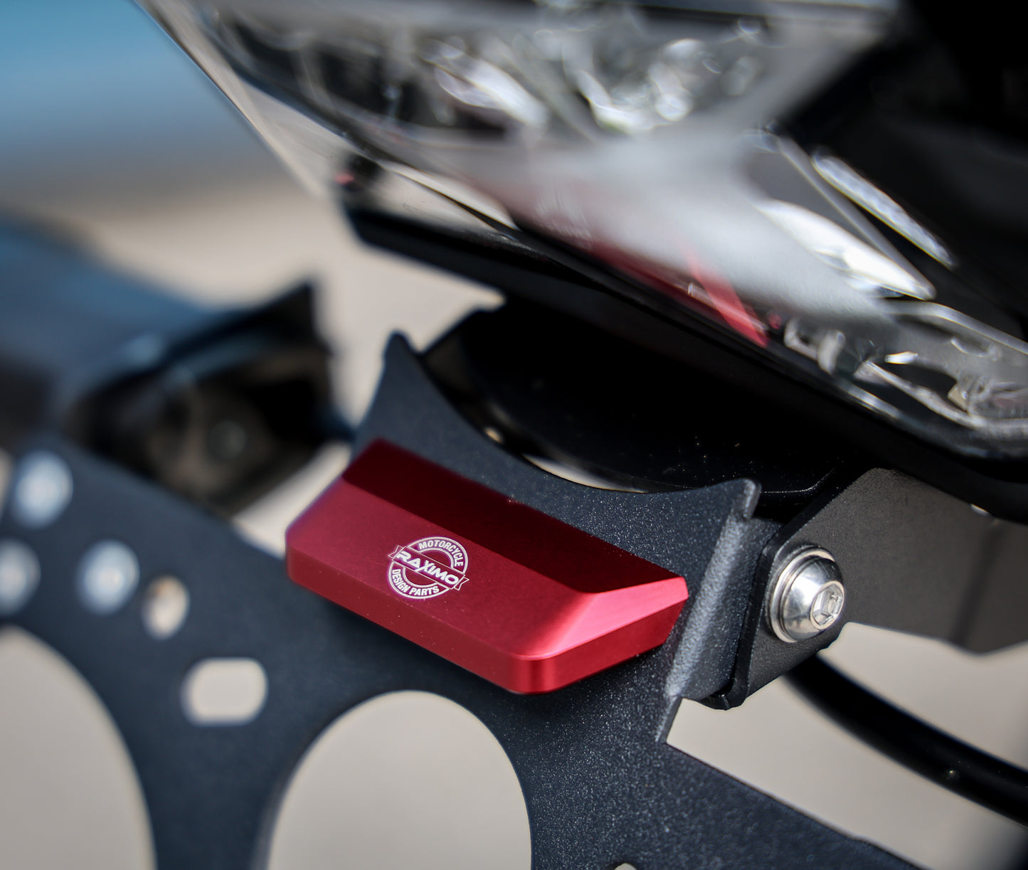 Raximo Kennzeichenhalter | inkl. CNC gefräste Kennzeichenbeleuchtung mit E-Nummer | passend für Kawasaki Z650 - Modelle (2017-2025)