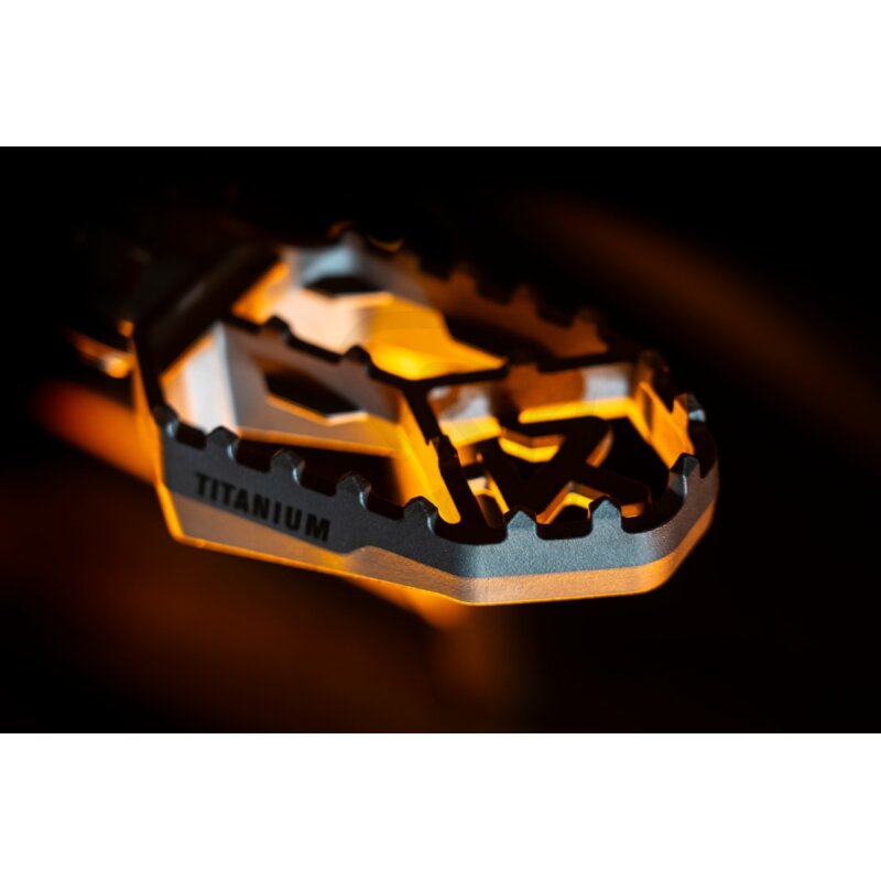 Akrapovic Adventure - Fußrasten | SET | ABE | Titan | FAHRER | passend für BMW R 1200 GS / ADVENTURE - Modelle (2004-2018)