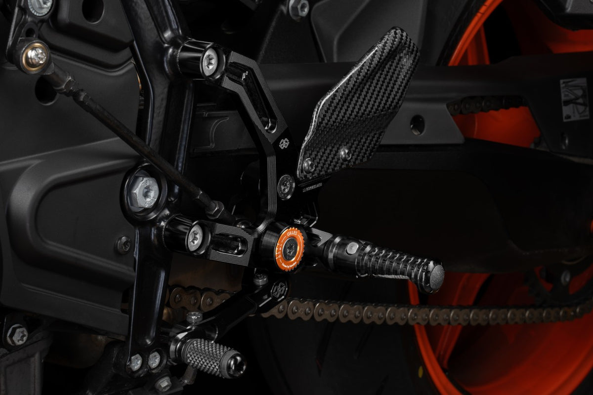 Gilles Fußrastenanlage MUE2 | verstellbar | ABE | passend für KTM 990 Duke - Modelle (2023-)