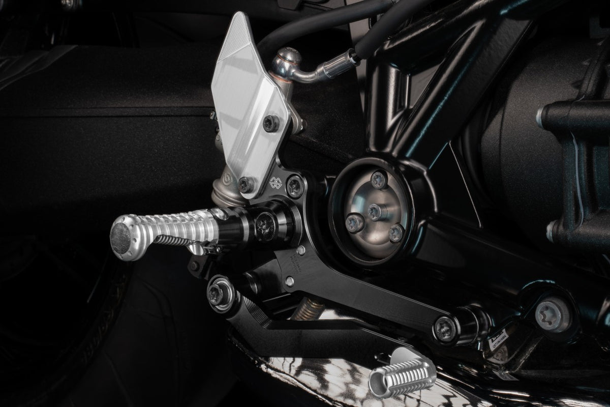 Gilles Fußrastenanlage RCT10GT BM10 | verstellbar | BLACK-SILBER | passend für BMW R 12 / S / R 12 nineT - Modelle