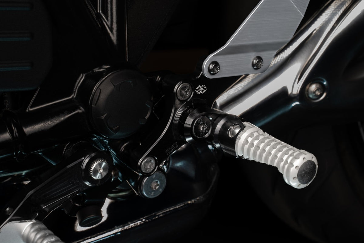 Gilles Fußrastenanlage RCT10GT BM10 | verstellbar | BLACK-SILBER | passend für BMW R 12 / S / R 12 nineT - Modelle