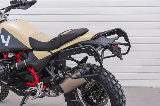 Yakk EXP Seitenkoffer / Satteltaschenhalter | schwarz | passend für BMW R12 G/S - Modelle (2024-2026)