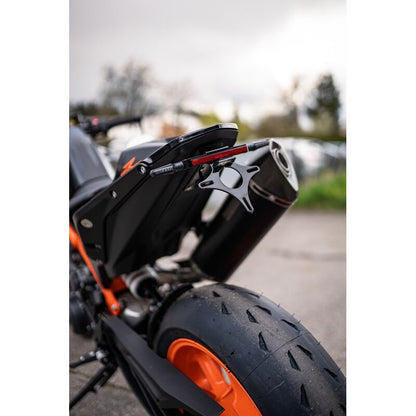 BSO Kennzeichenhalter/träger | mit Blinker | E-Nummer |  Alu | passend für KTM 790 & 890 Duke R - Modelle