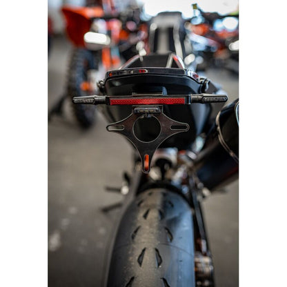 BSO Kennzeichenhalter/träger | mit Blinker | E-Nummer |  Alu | passend für KTM 790 & 890 Duke R - Modelle