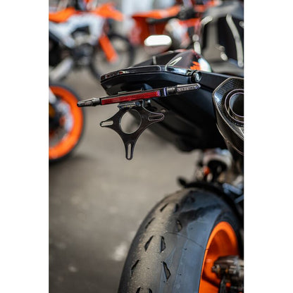BSO Kennzeichenhalter/träger | mit Blinker | E-Nummer |  Alu | passend für KTM 790 & 890 Duke R - Modelle