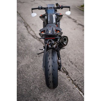 BSO Kennzeichenhalter/träger | mit Blinker | E-Nummer |  Alu | passend für KTM 790 & 890 Duke R - Modelle